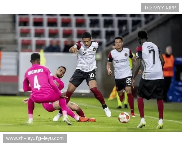 足球替补策略科学安排助力球队在比赛中保持竞技状态 足球替补策略科学安排助力球队在比赛中保持竞技状态